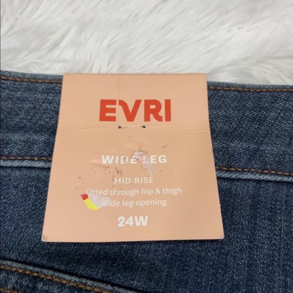 EVRI Women's Plus Size 24W Wide-Leg Crop Jeans - Picture 7 of 8